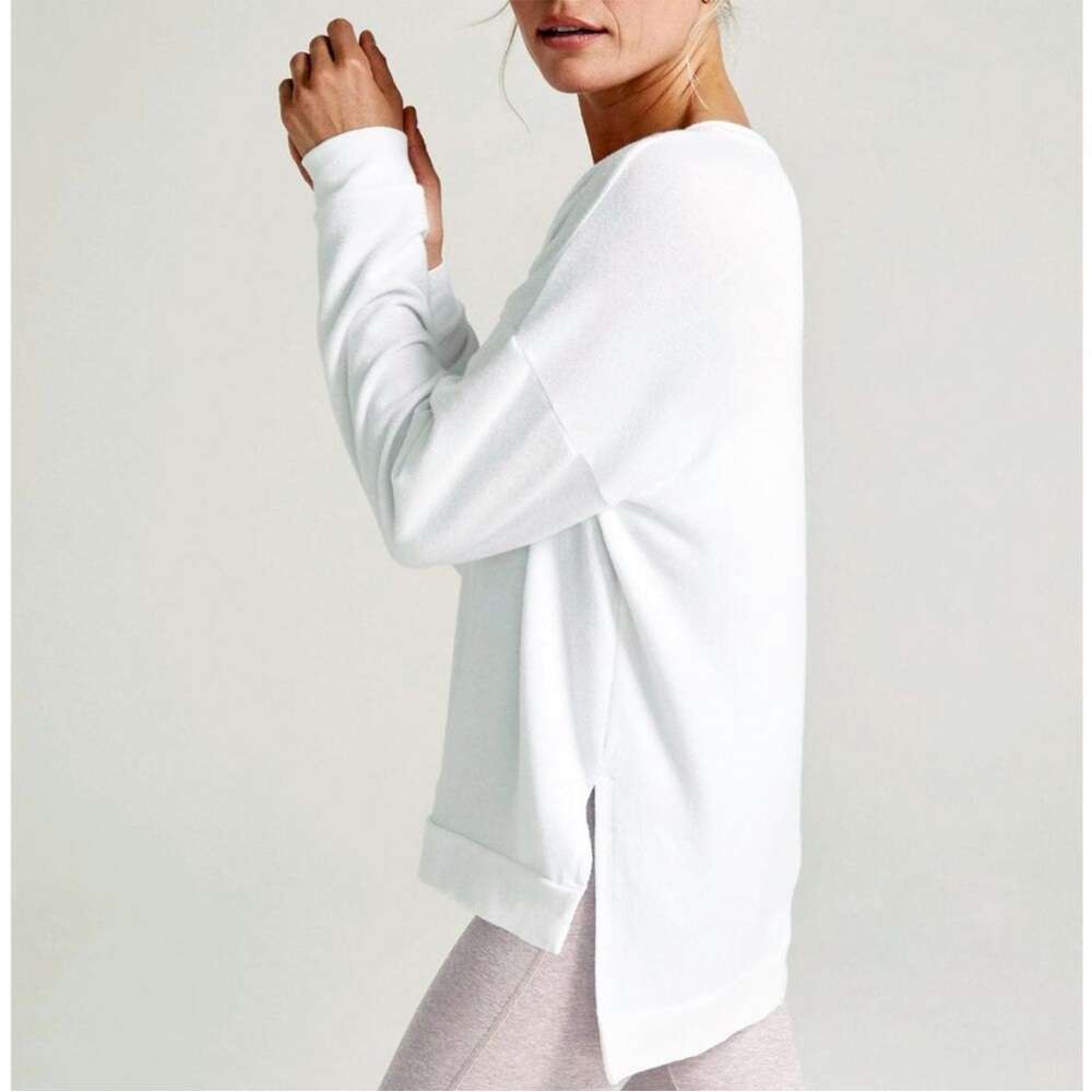 Beyond Yoga "Long Weekend" Lounge White V-Neck Lightweight Pullover Sweatshirt